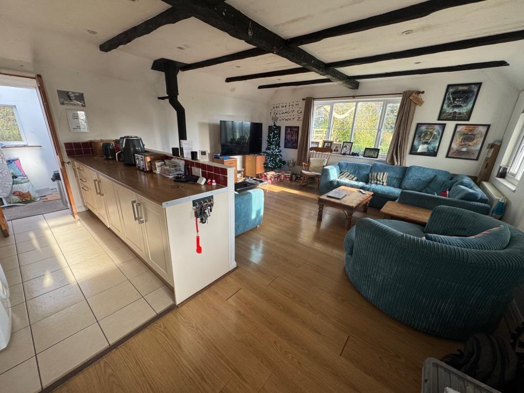 Lot: 43566 - COUNTRY ESTATE COMPRISING 5 BEDROOM MANOR HOUSE, WEDDING VENUE WITH 7 BEDROOM HOUSE, 6 ECO LODGES, 5 COTTAGES, 2 TENNIS COURTS, WORKSHOP AND ANCILLARY ACCOMMODATION - SET IN OVER 20 ACRES - Daffodil living room